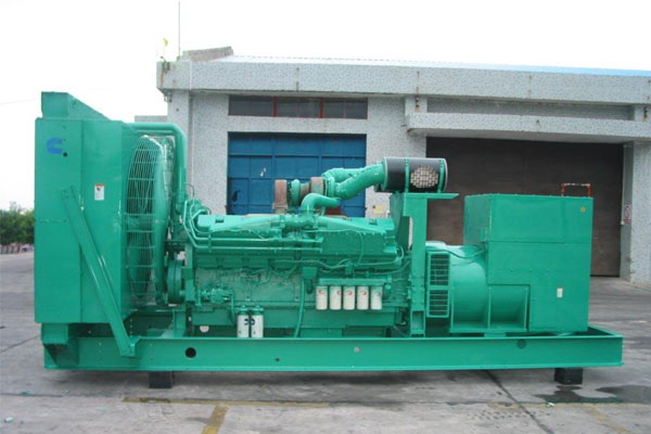 镇安工厂发电机应急发电时如何更准确地检查发电机状态？