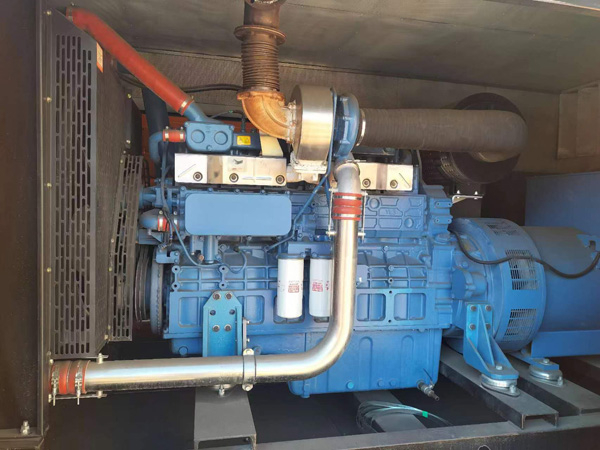 镇安燃油消耗率与进气温度的具体关系是什么？